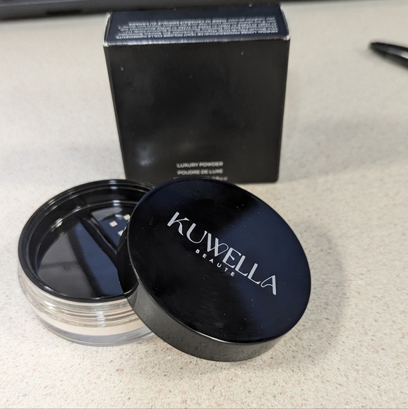 Mineral Face and Body Shimmer Powder - Picture 5 of 9